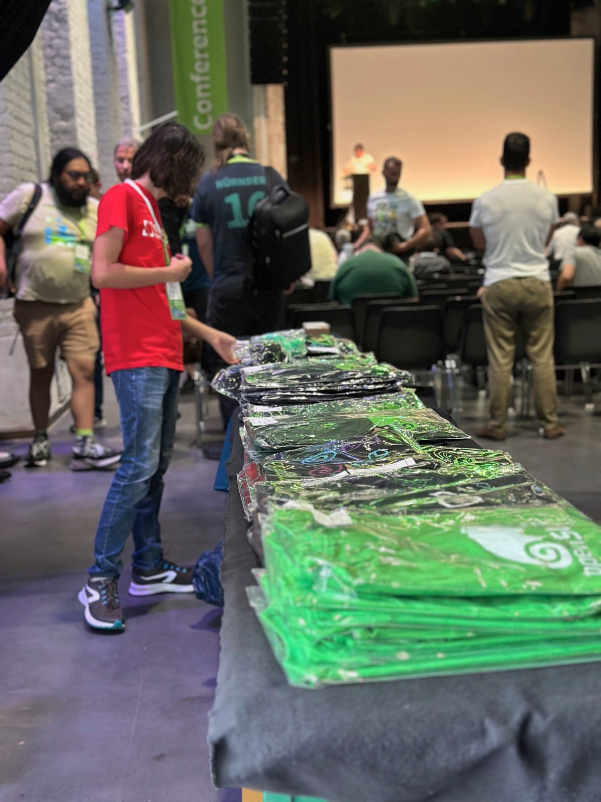 The openSUSE Shop at oSC25