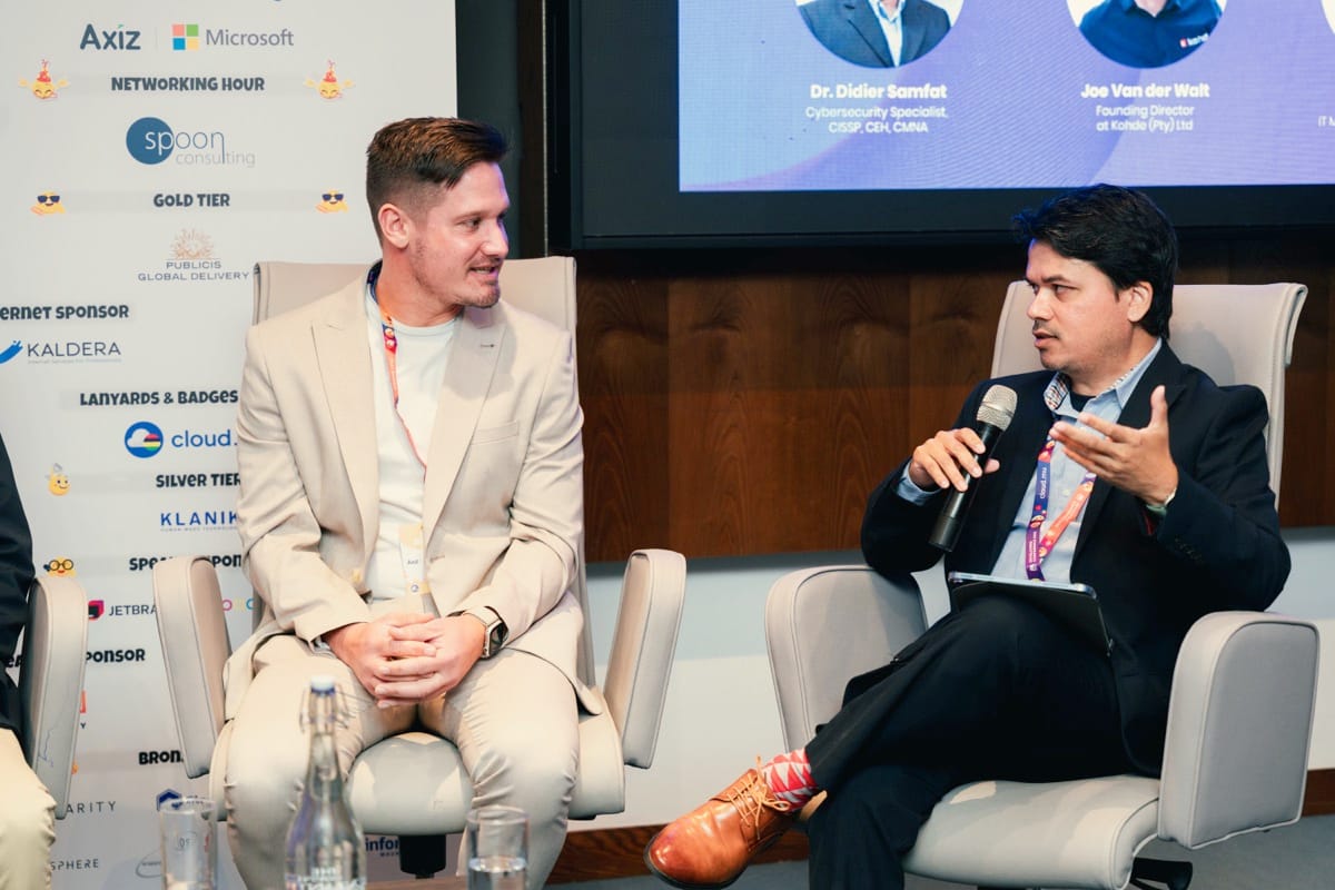 Joe Van der Walt (left), Ish Sookun (right), photo by Axiz Mauritius