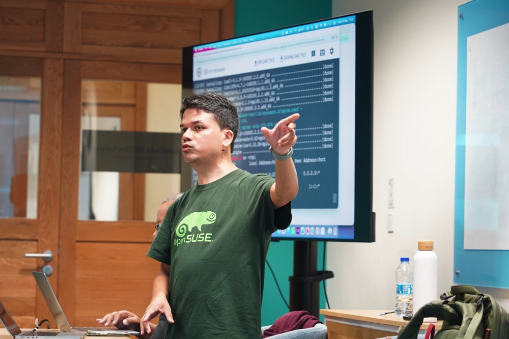 Terminal console accessing openSUSE Leap 16.0 on GCP